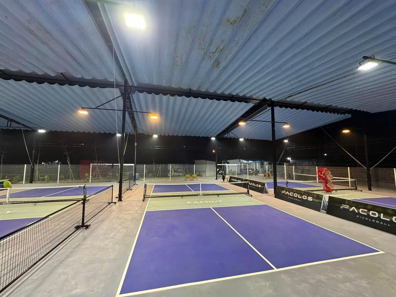 Cụm sân pickleball có mái che